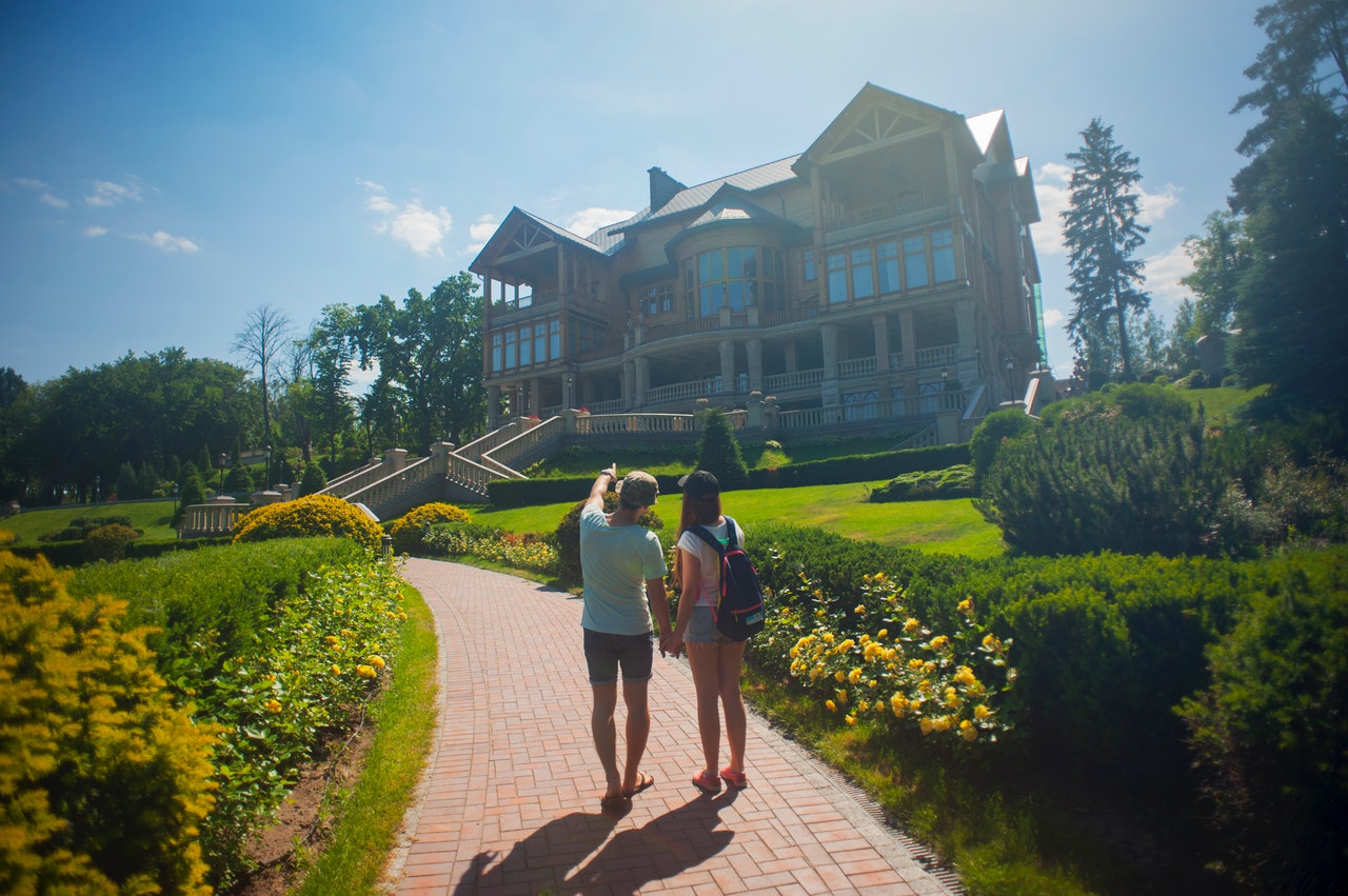 38507couple-standing-near-brown-house-1170686.jpg